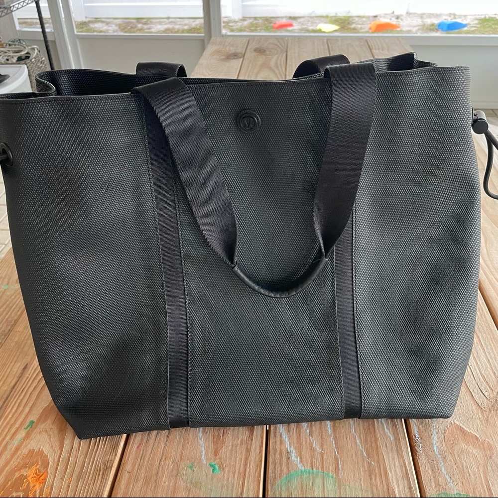 Lululemon Day Out tote 16L Black